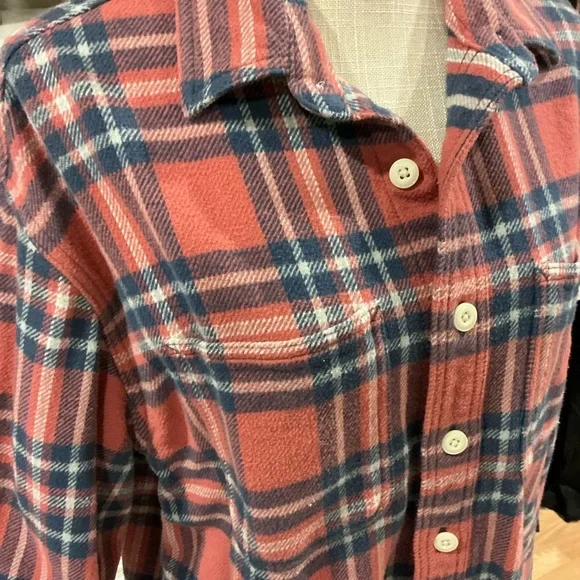 American Eagle | Pink and Blue Plaid Flannel size Medium - Picture 3 of 12